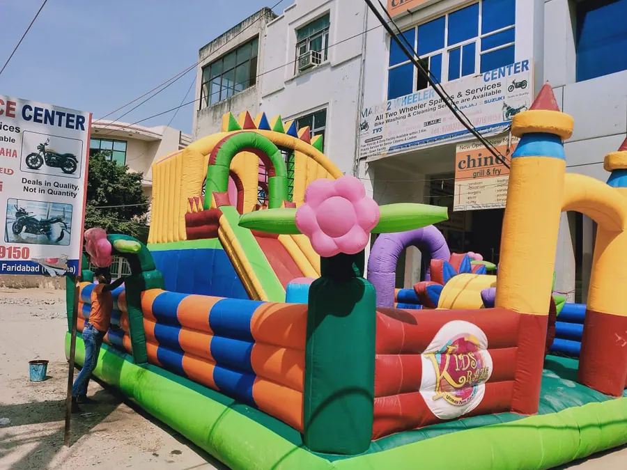 Guests enjoying bouncy game during a Delhi celebration
