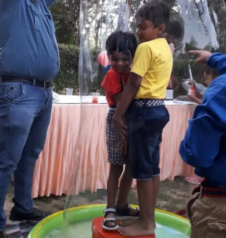 Mesmerizing Bubble Show for Events in Gurgaon in Gurgaon