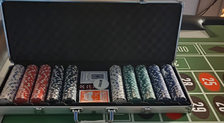 Casino chips and playing cards on rent in Delhi Casino chips and playing cards on rent in Delhi
