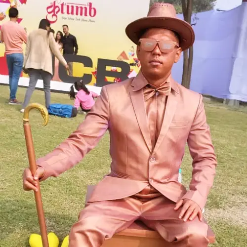 Levitating Carnival Artist in Gurgaon
