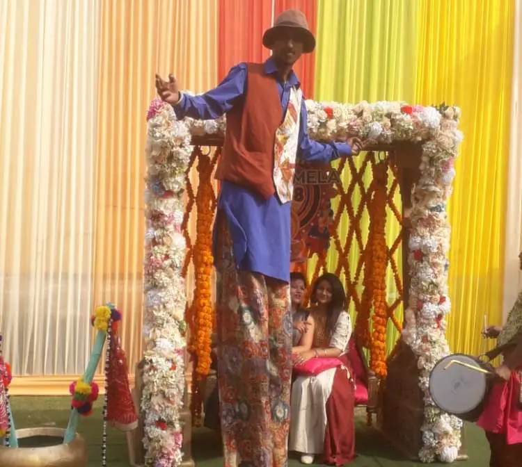 Hire Professional Stilt Walkers (Long Man Artists) in Gurgaon in Gurgaon